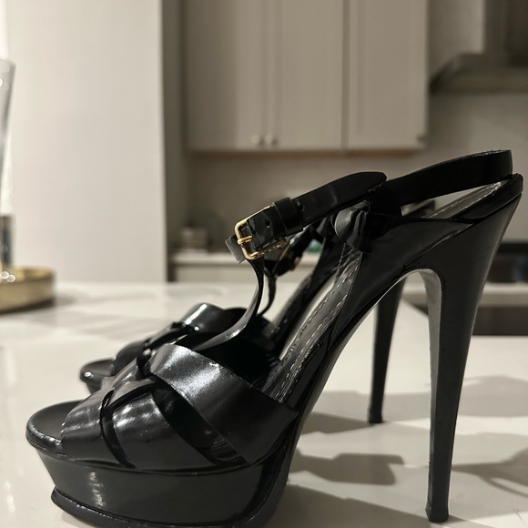 Iconic Saint Laurent Tribute Black Patent Strappy Sandal - Picture 1 of 10